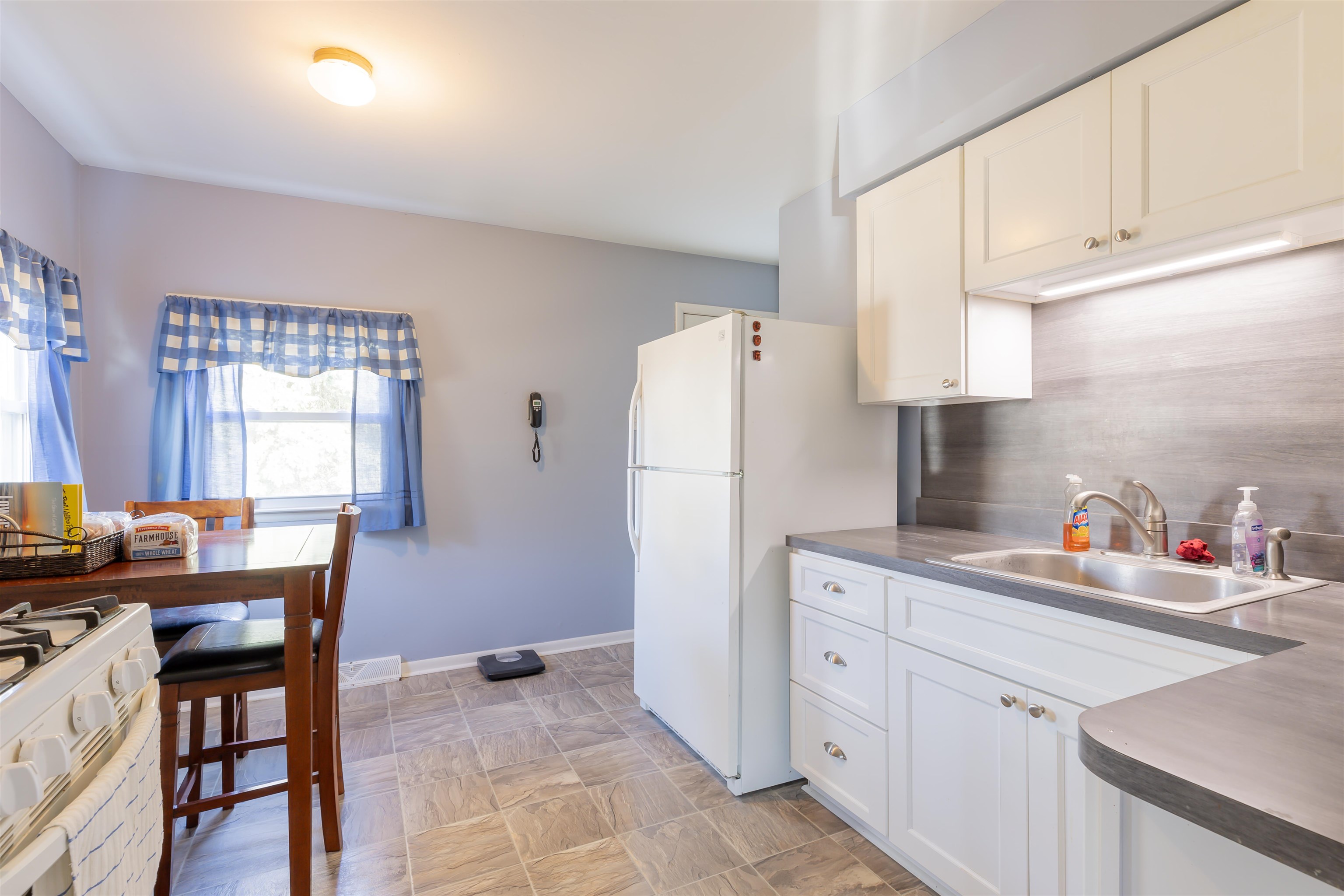 803 Rosehill Parkway
