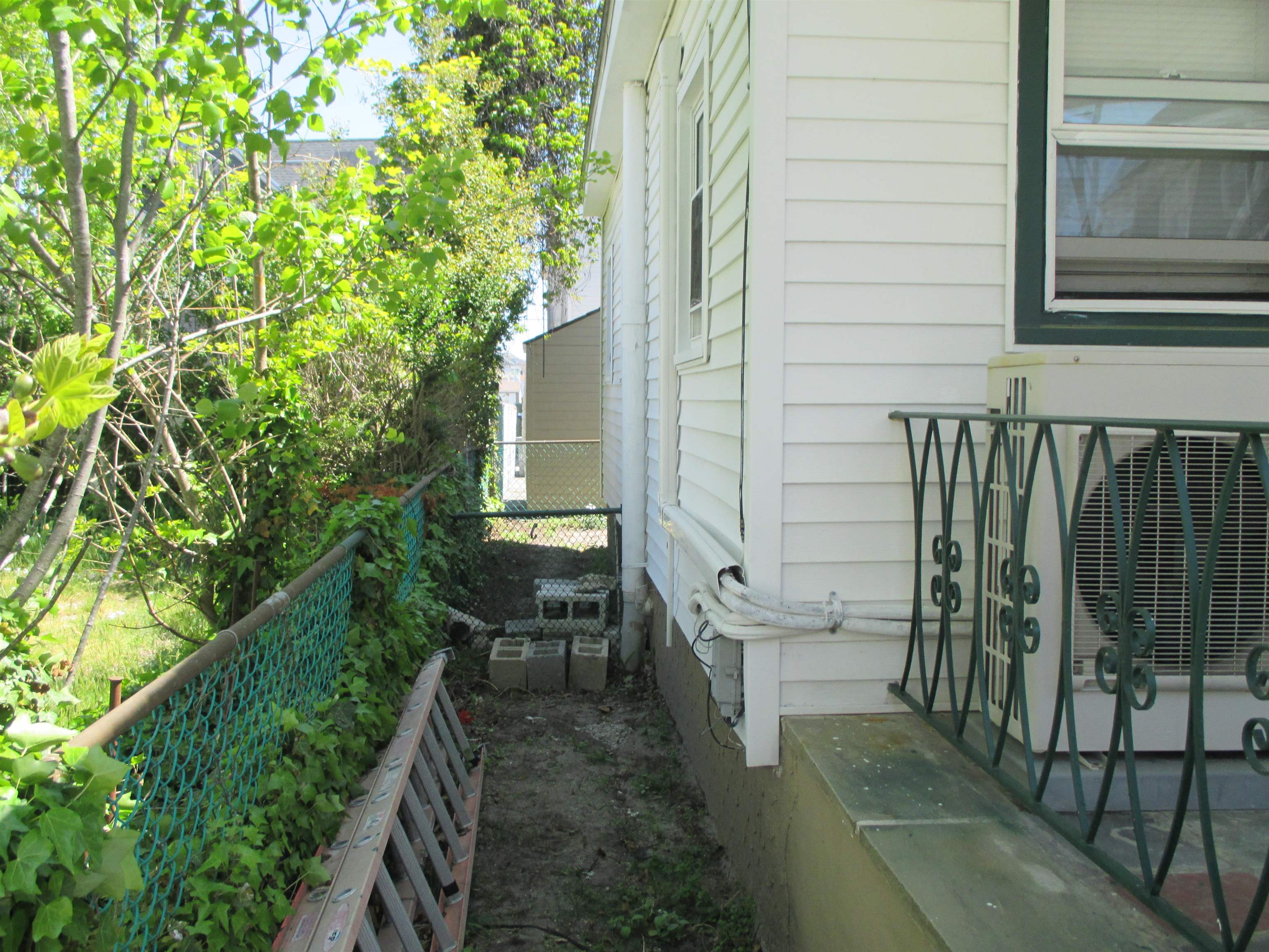 119 E Cresse Avenue Unit: B