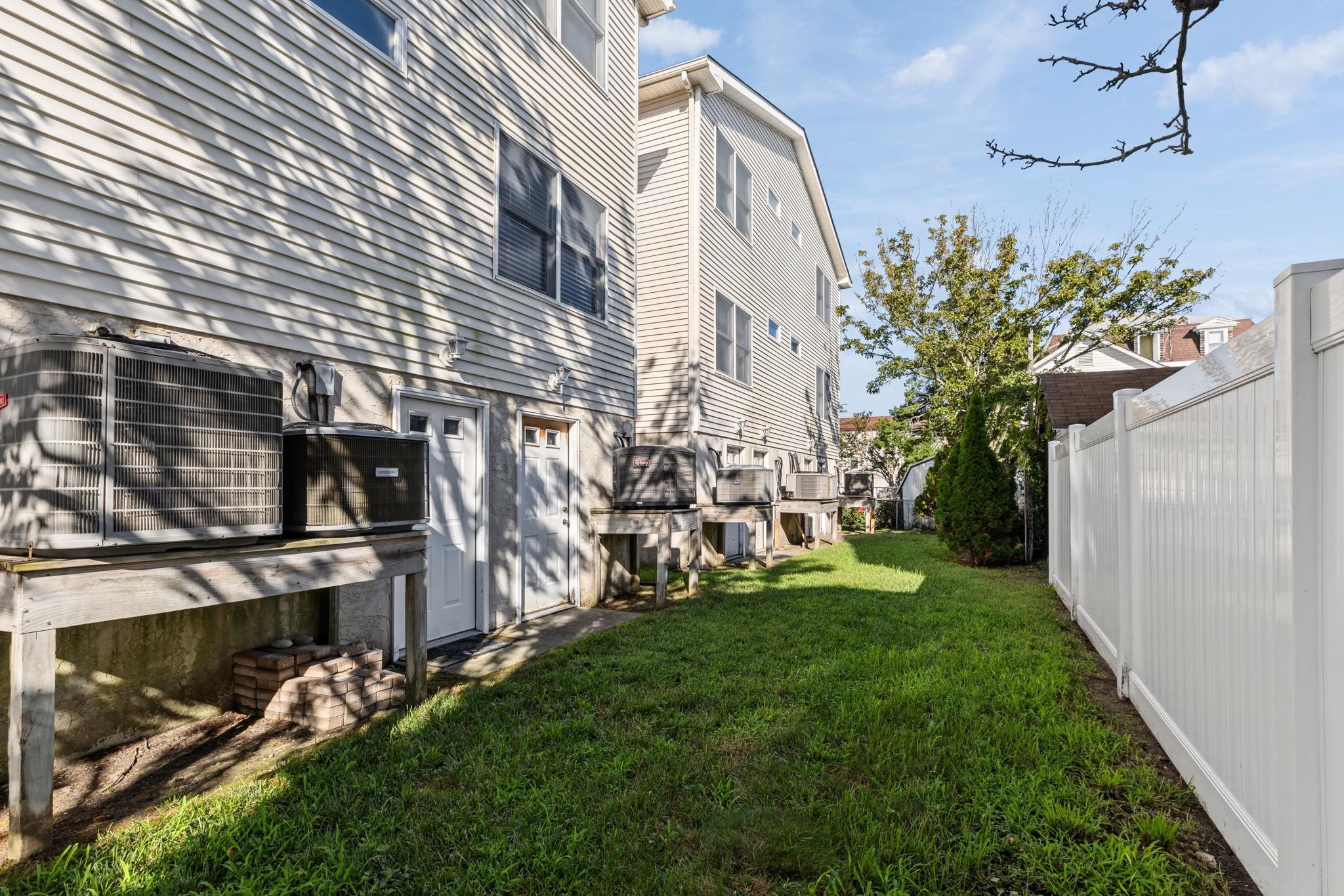 225 E Davis Avenue Unit: C