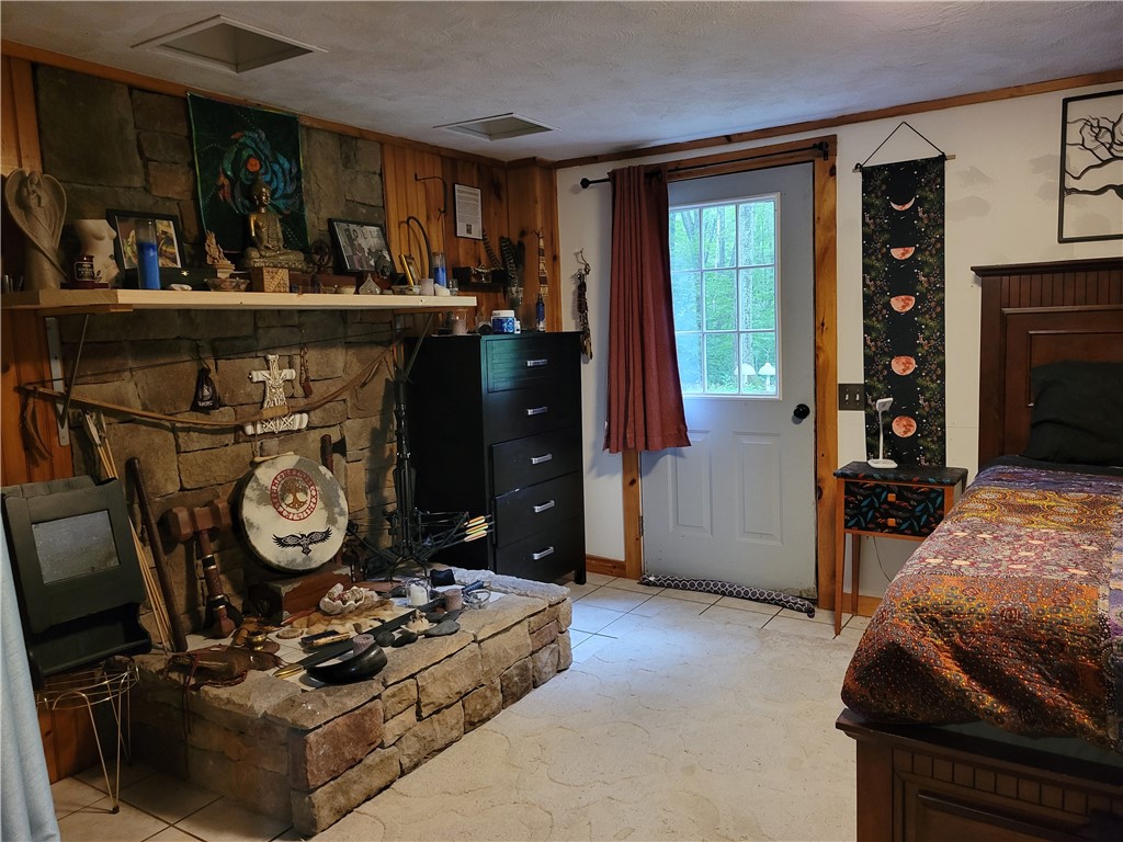 228 Quaker Lane