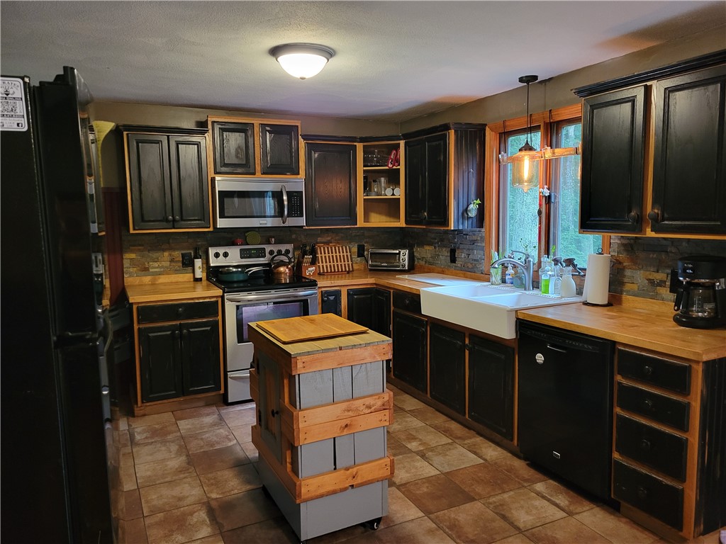 228 Quaker Lane
