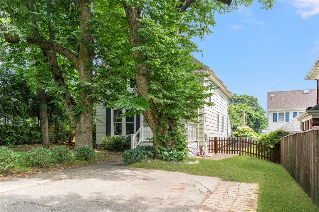 300 Rochambeau Avenue