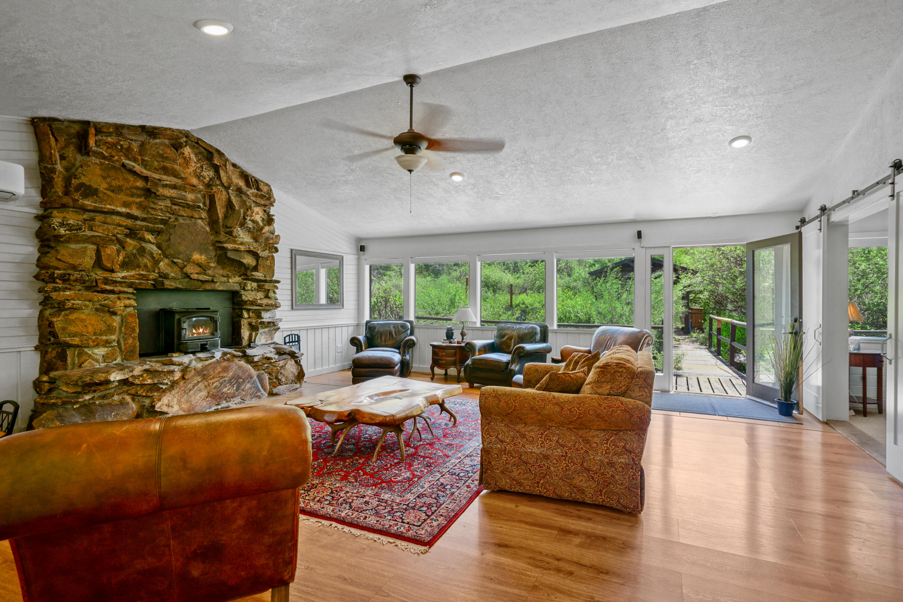 16984 Hwy 12