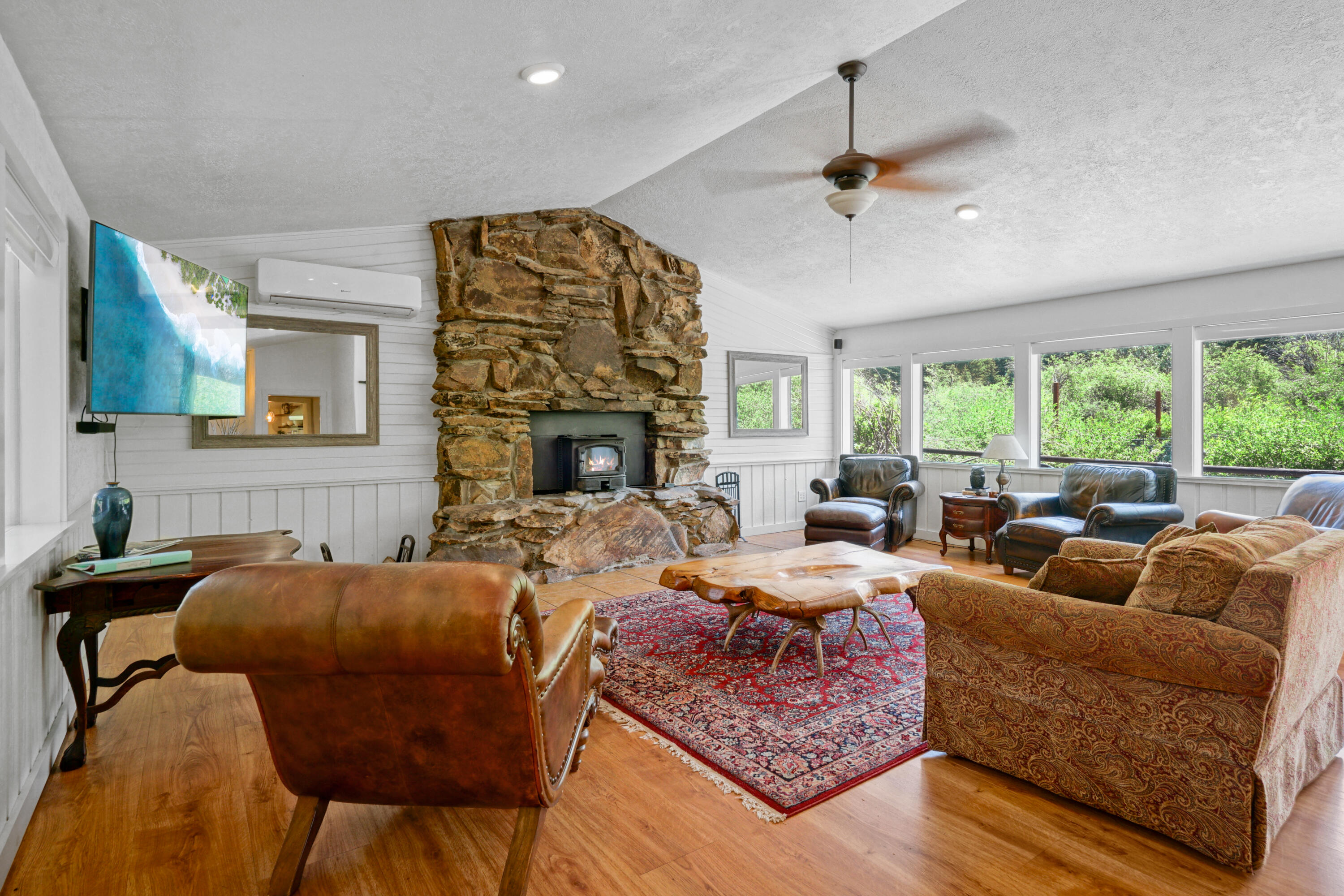 16984 Hwy 12