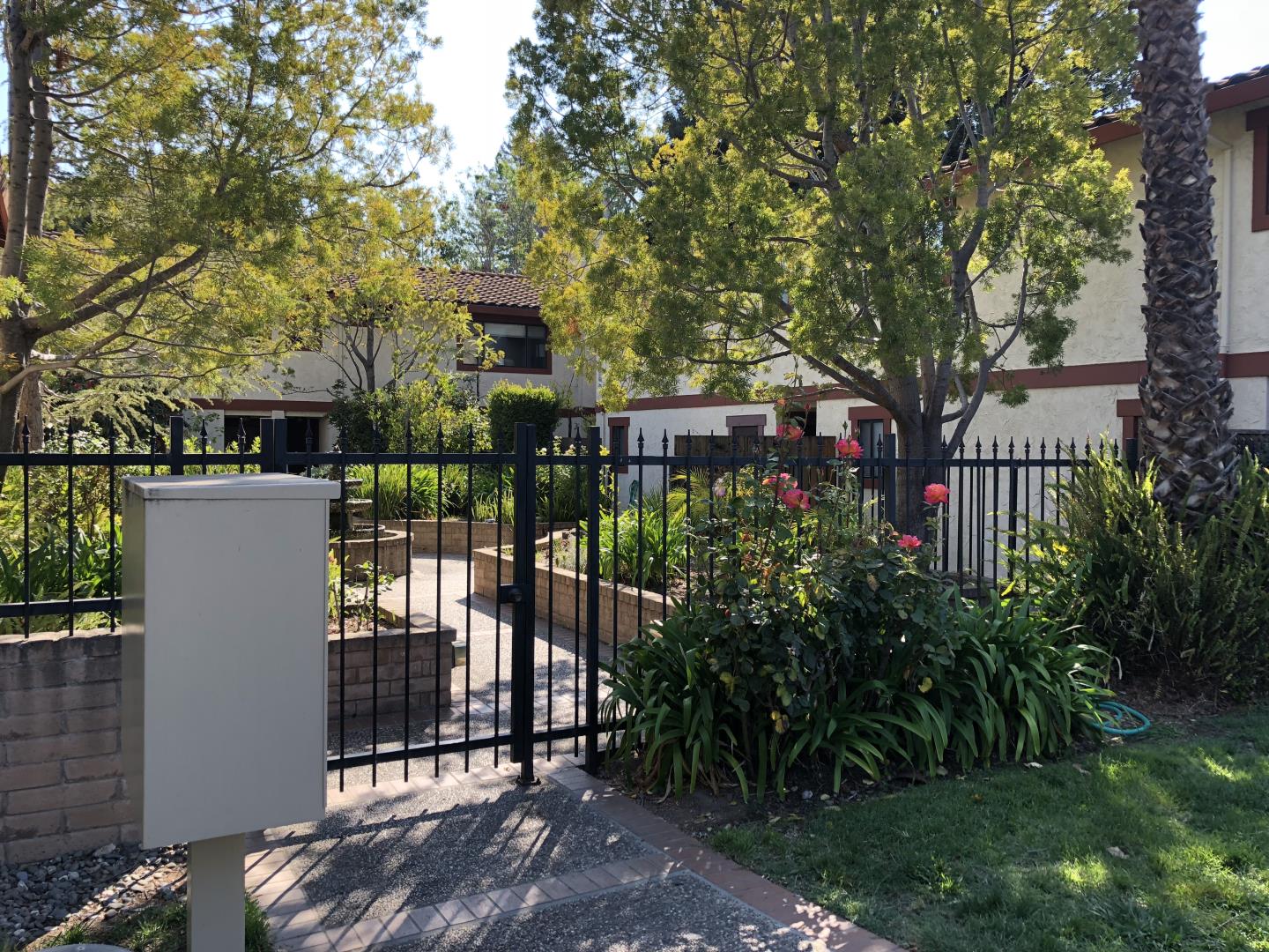 1002 Roble Avenue 3