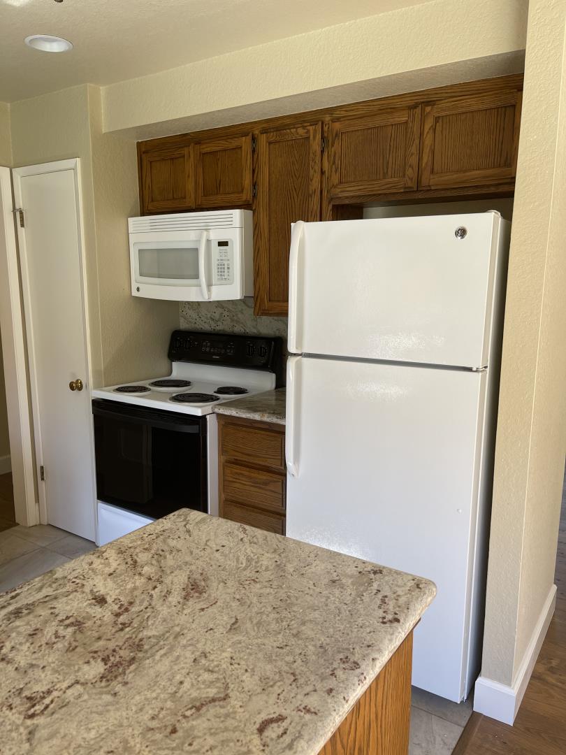 1002 Roble Avenue 3