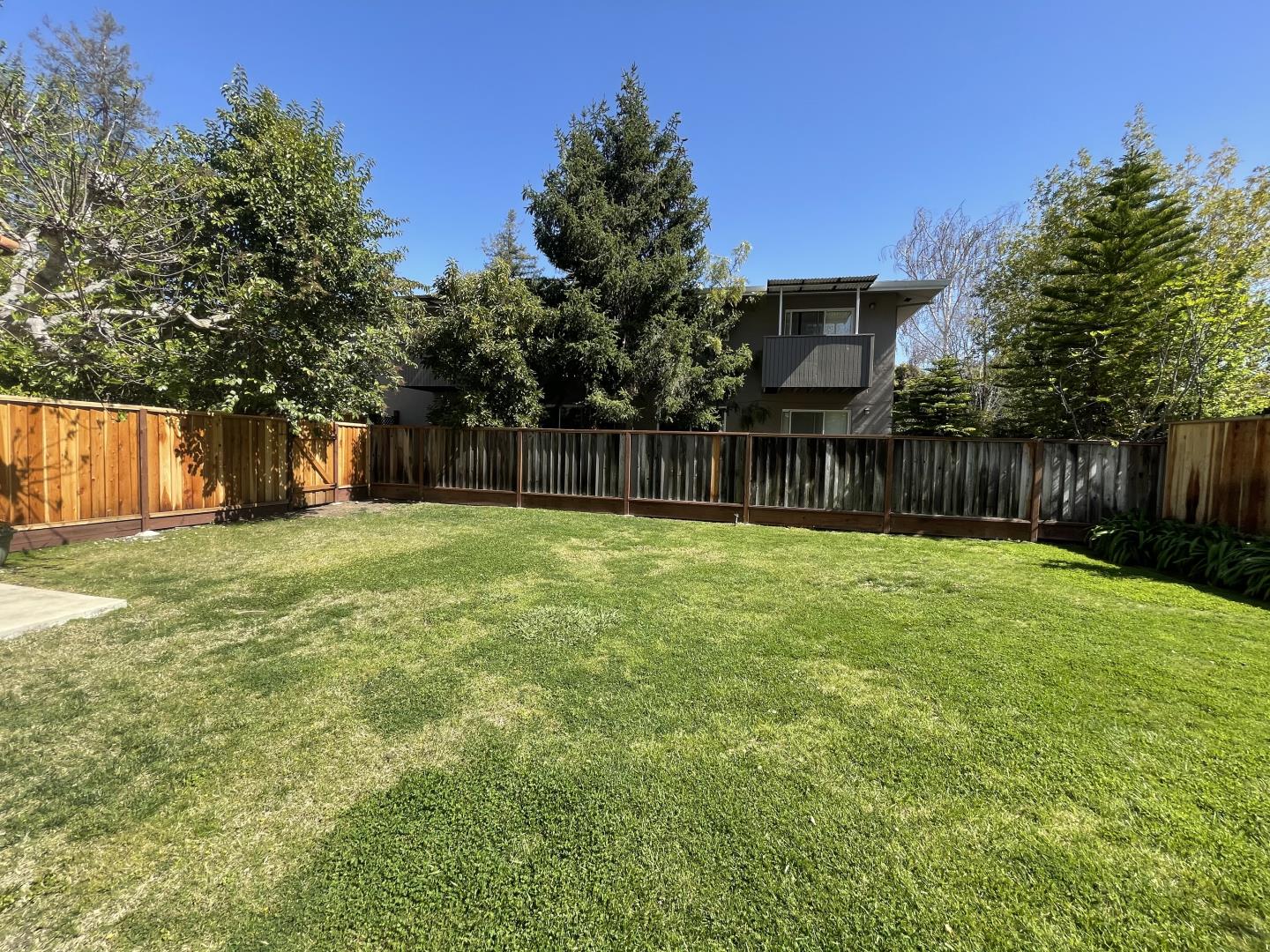 1002 Roble Avenue 3