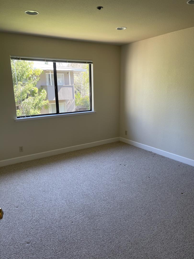 1002 Roble Avenue 3