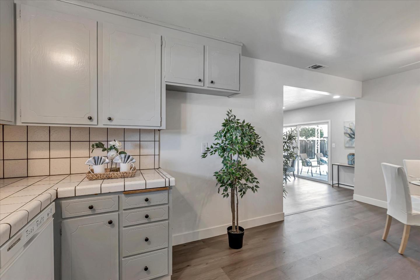 3372 Cadillac Drive