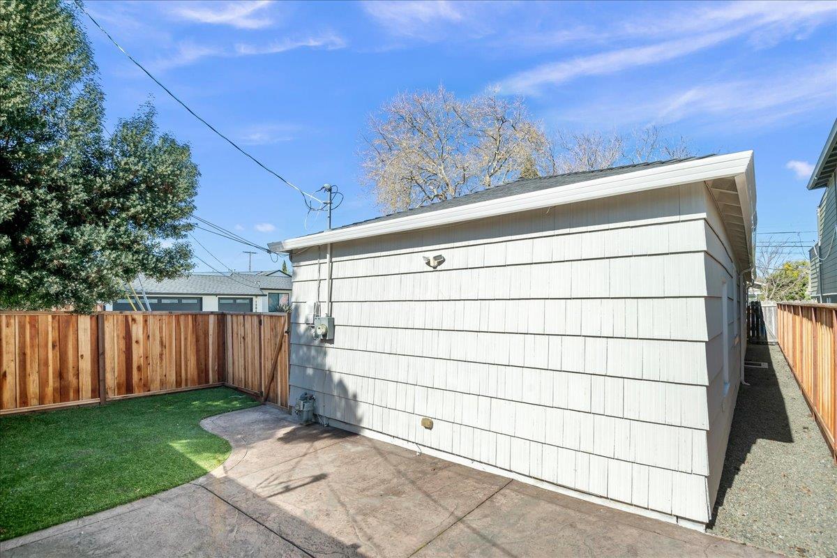 1105 Oak Avenue