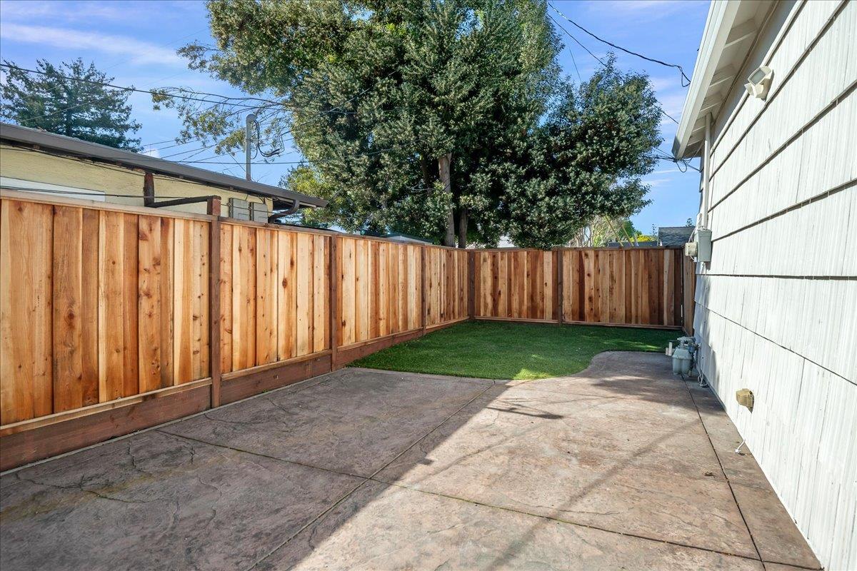 1105 Oak Avenue
