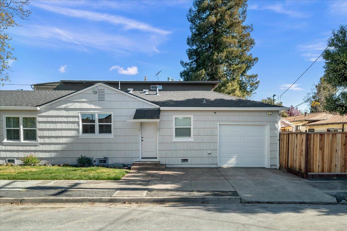 1105 Oak Avenue