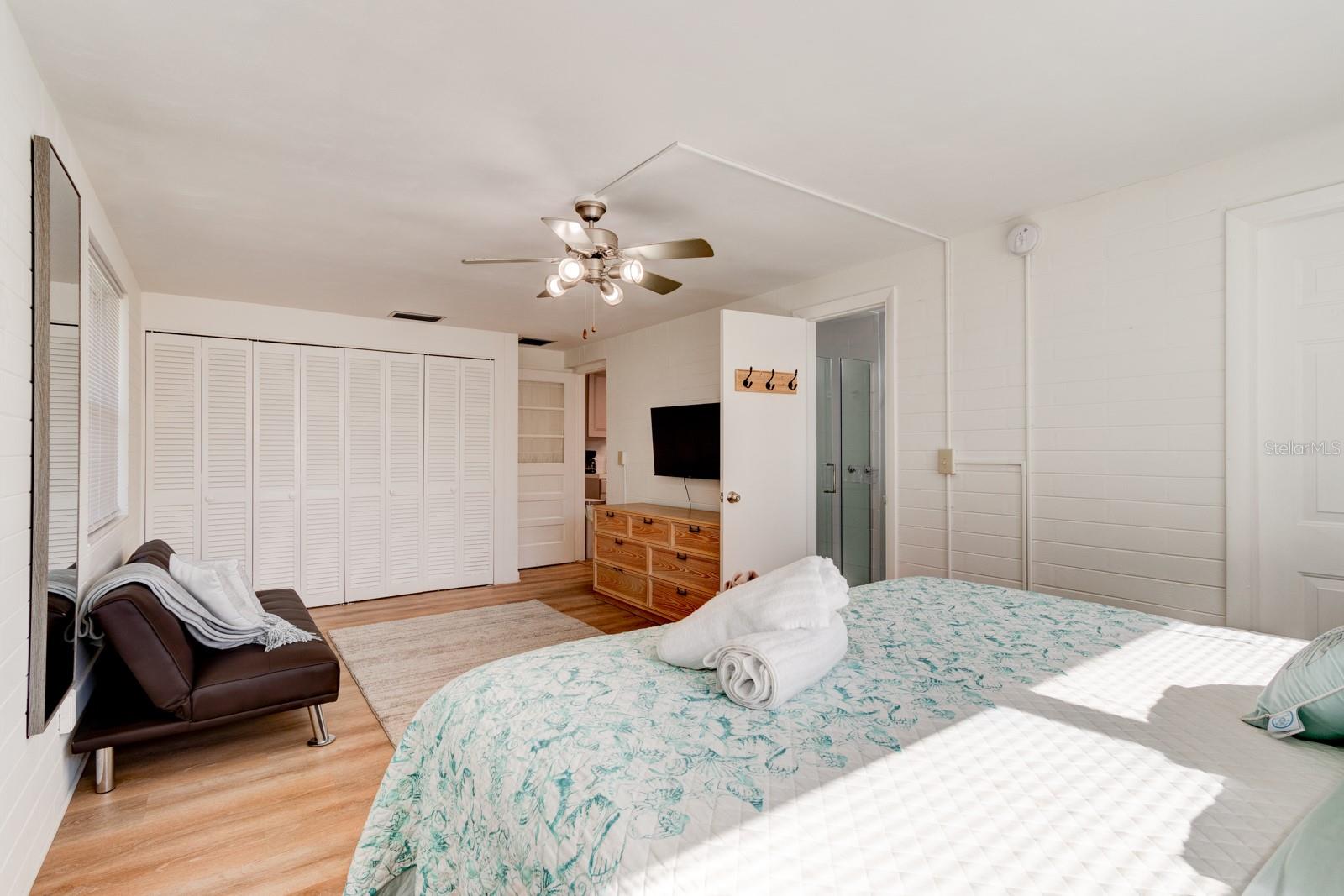 224 BOYLSTON AVE