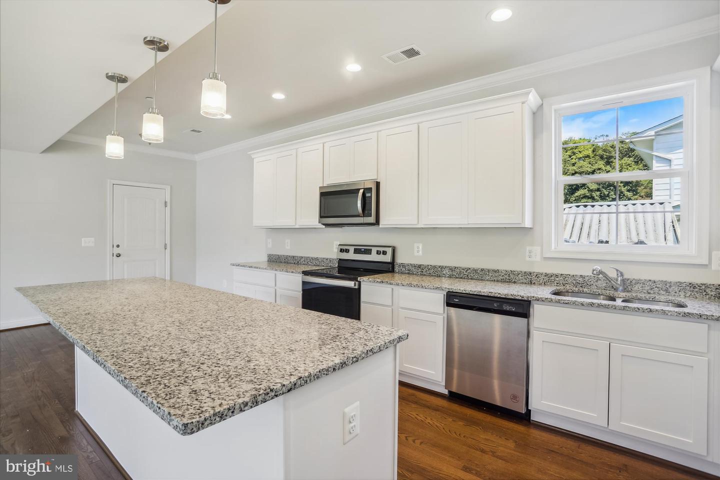 3541 Oak DRIVE