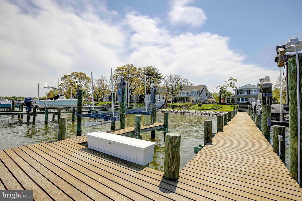 1061 Shore Acres Rd
