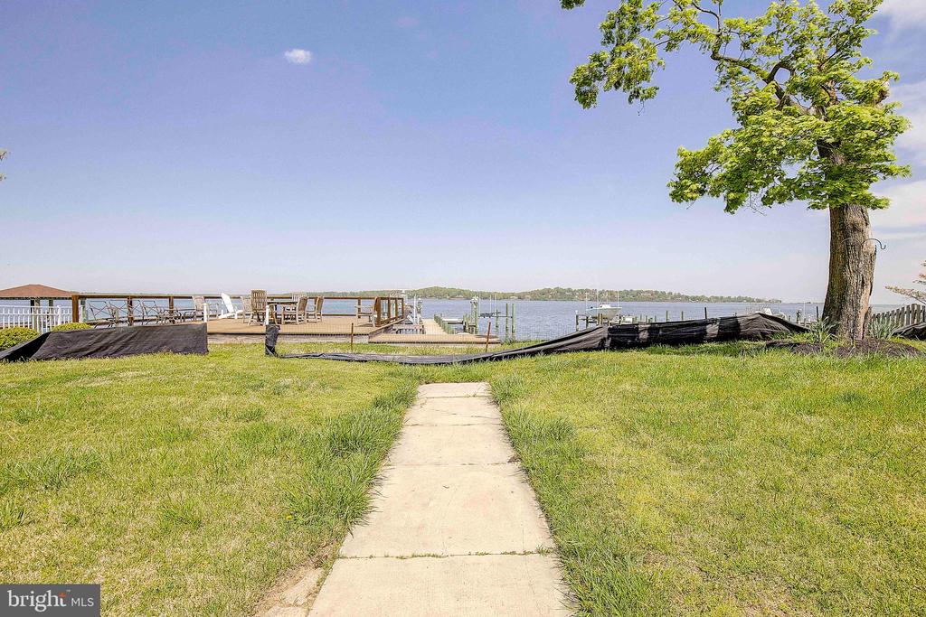 1061 Shore Acres Rd
