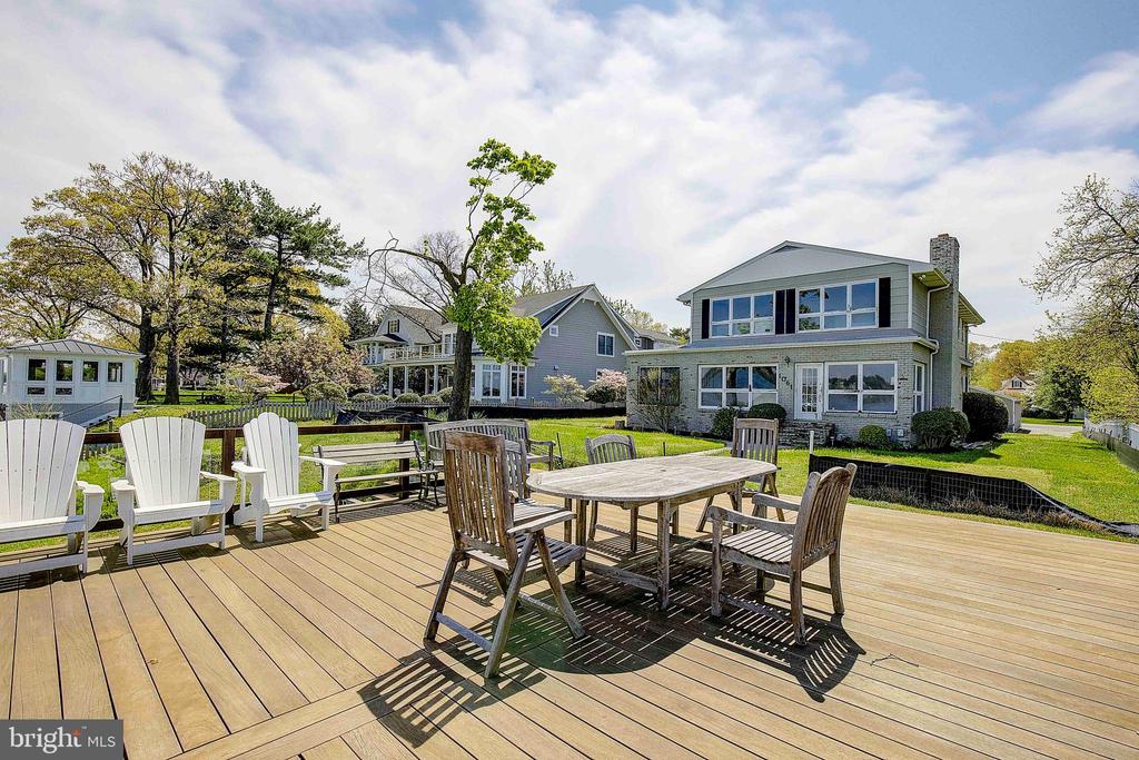 1061 Shore Acres Rd