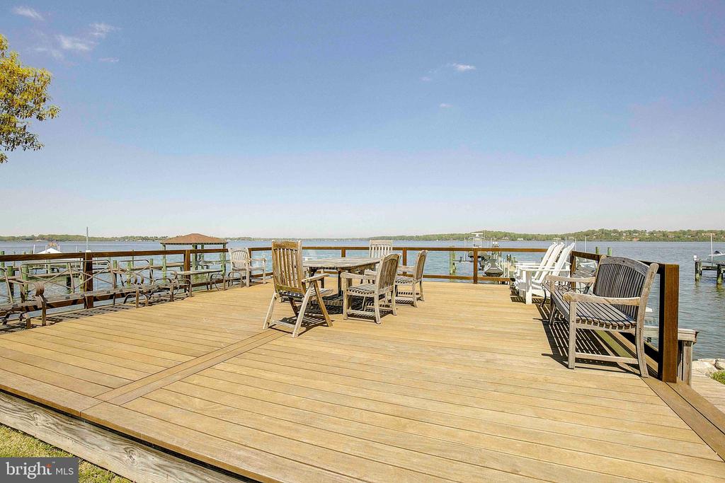 1061 Shore Acres Rd