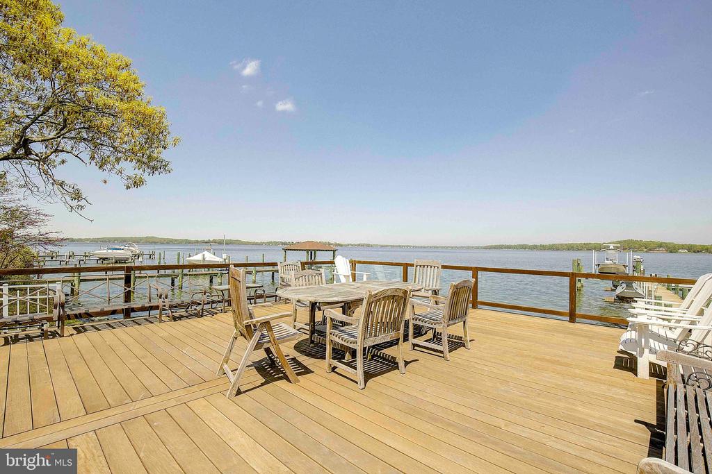 1061 Shore Acres Rd