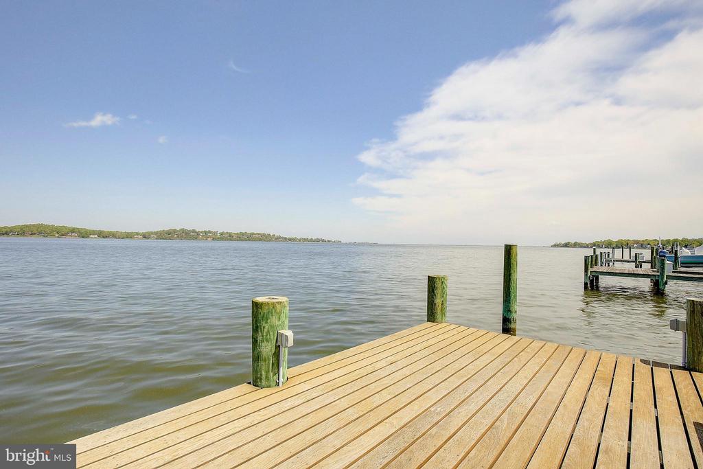 1061 Shore Acres Rd
