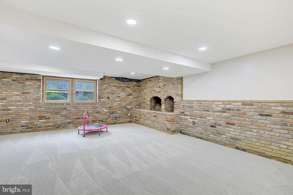 444 Poplar Leaf Dr