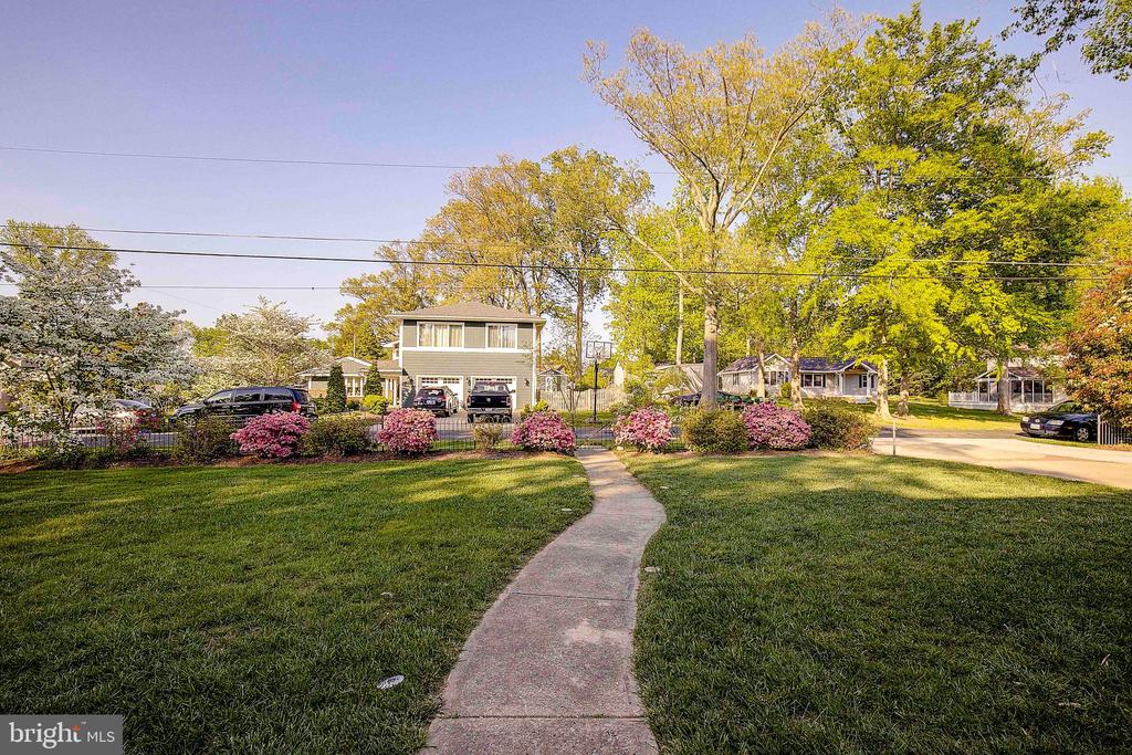 444 Poplar Leaf Dr