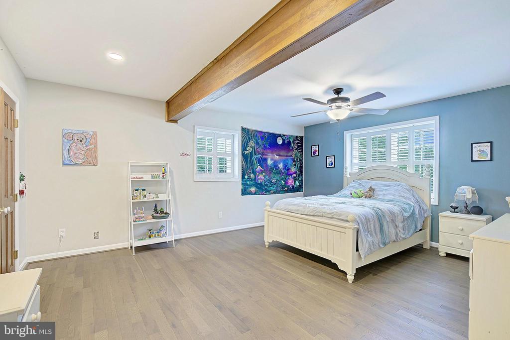 444 Poplar Leaf Dr