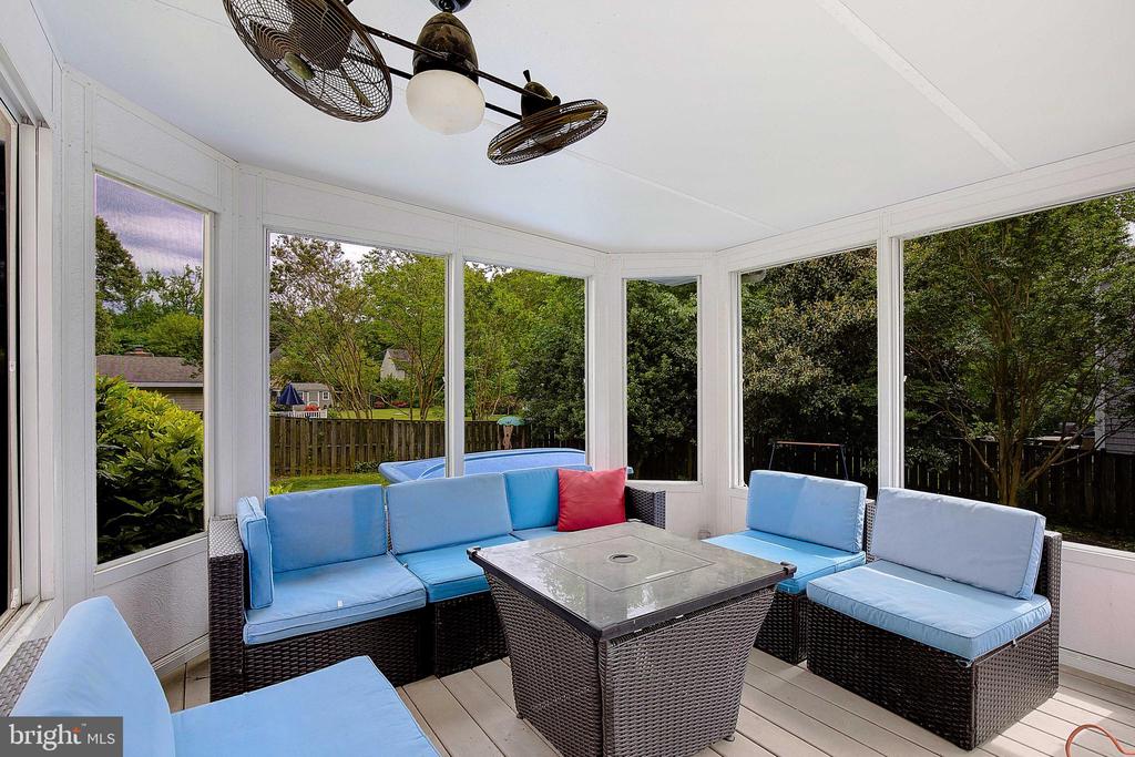 444 Poplar Leaf Dr