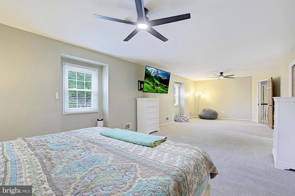444 Poplar Leaf Dr