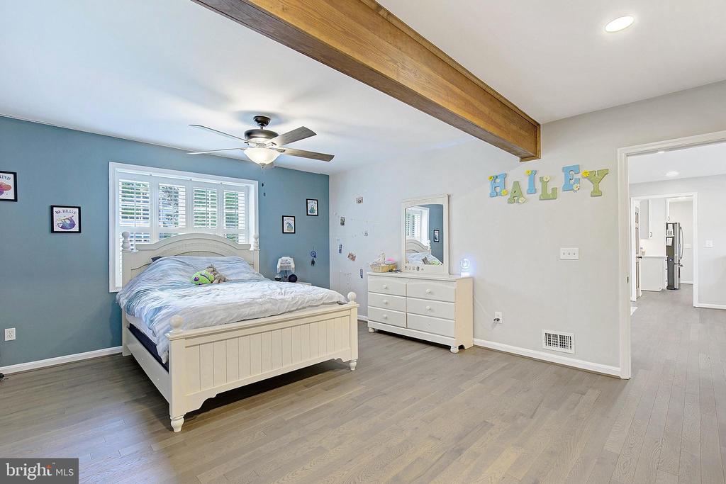 444 Poplar Leaf Dr
