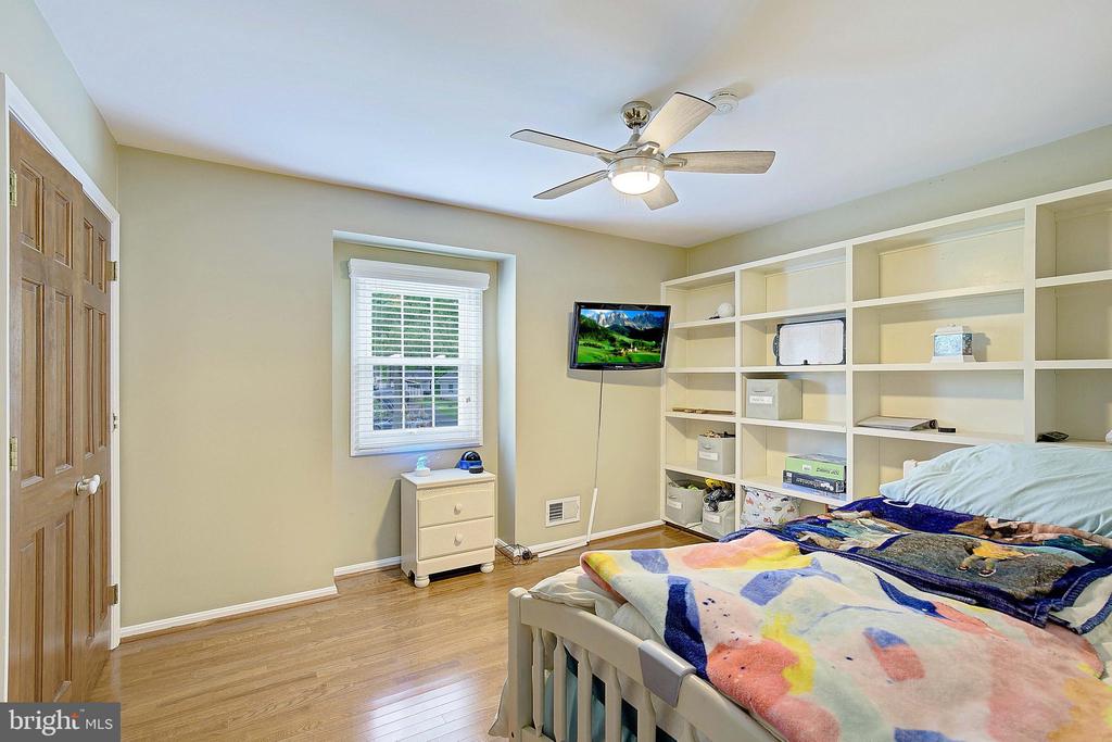444 Poplar Leaf Dr