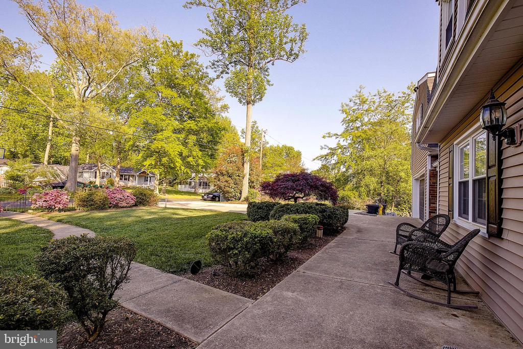 444 Poplar Leaf Dr