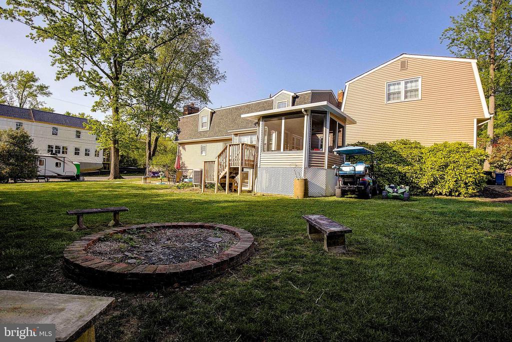444 Poplar Leaf Dr