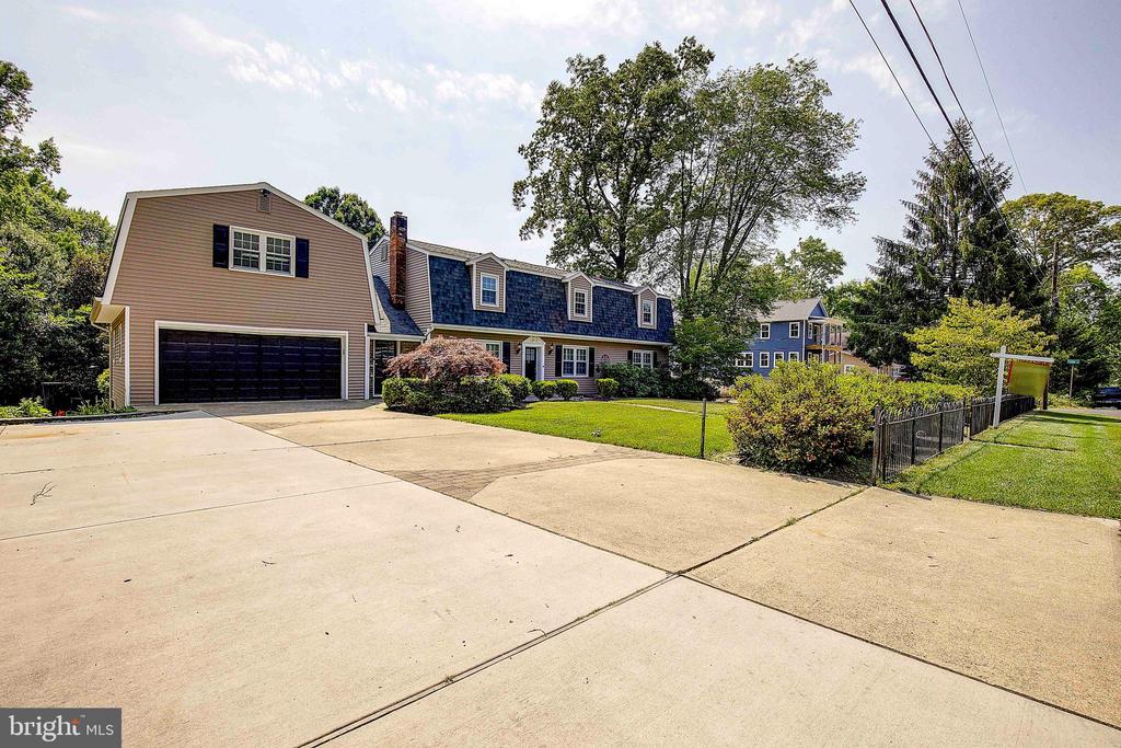 444 Poplar Leaf Dr