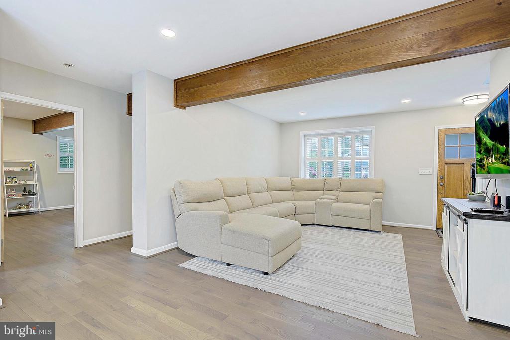 444 Poplar Leaf Dr