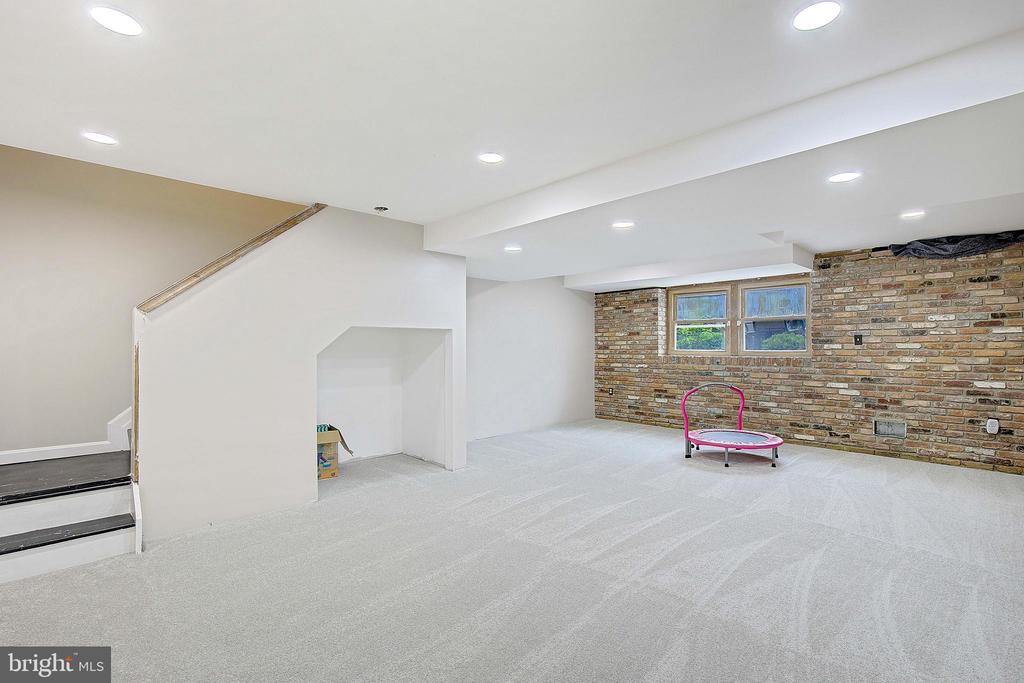 444 Poplar Leaf Dr