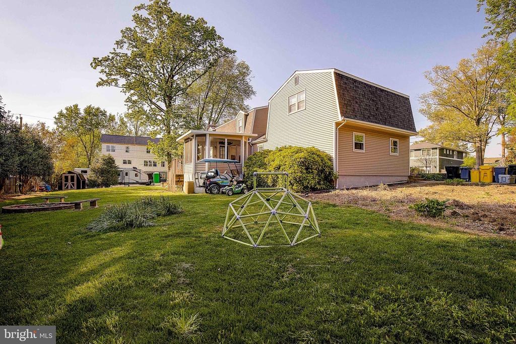 444 Poplar Leaf Dr