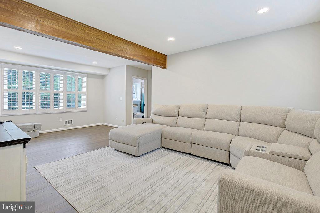 444 Poplar Leaf Dr