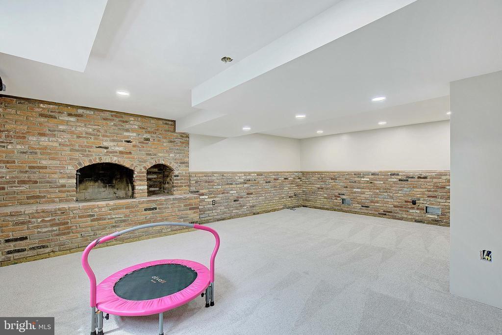 444 Poplar Leaf Dr