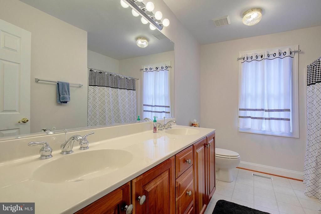 436 Poplar Leaf Dr
