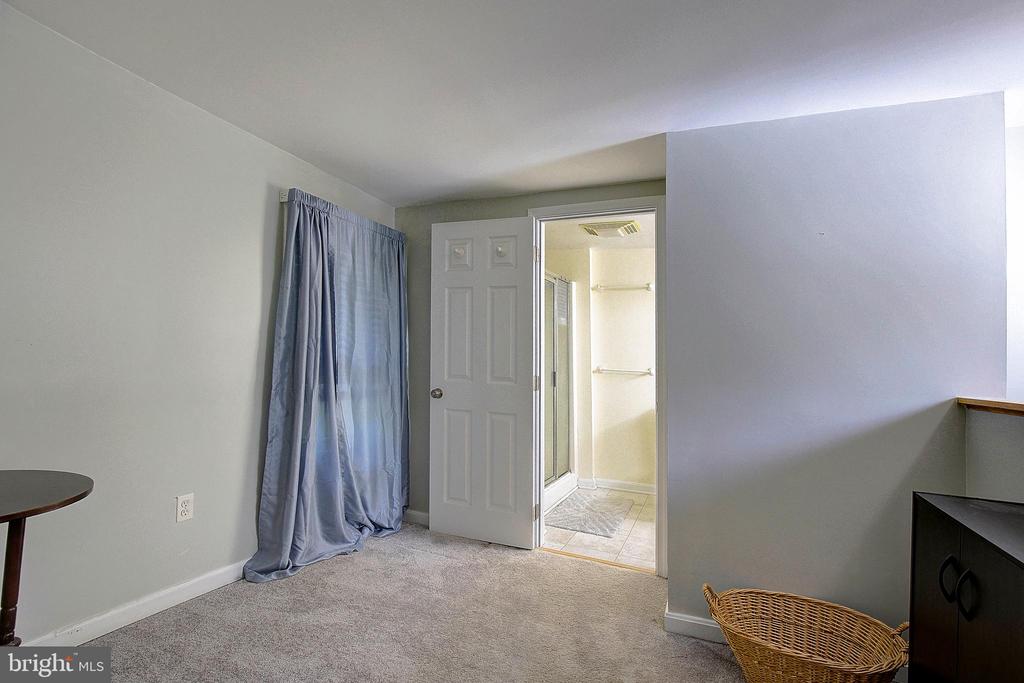 7969 Quarterfield Rd