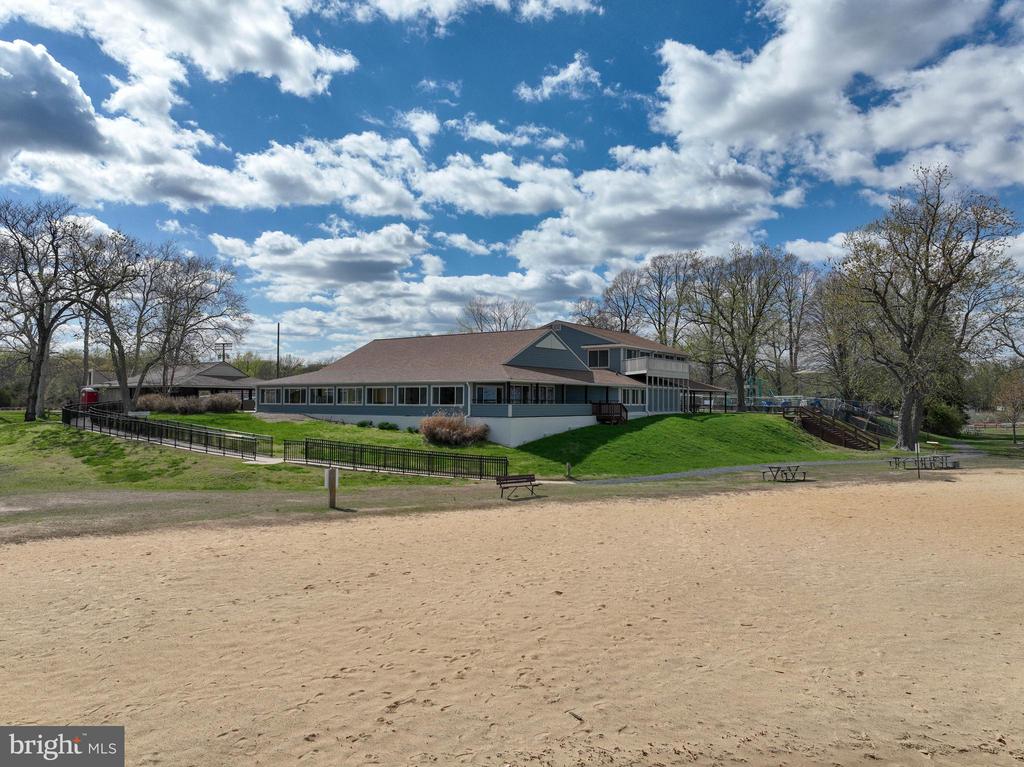 1400 REHLING DRIVE