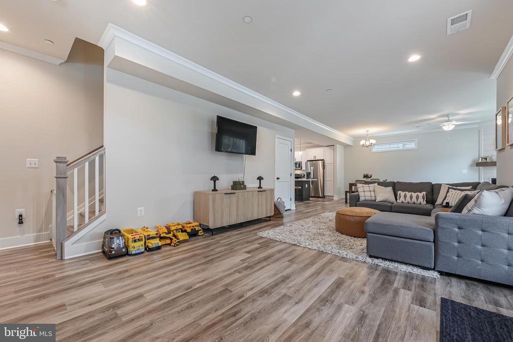 1400 REHLING DRIVE