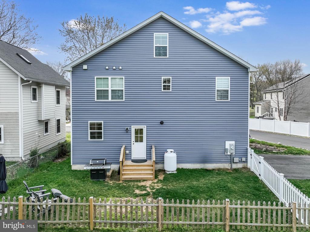 1400 REHLING DRIVE