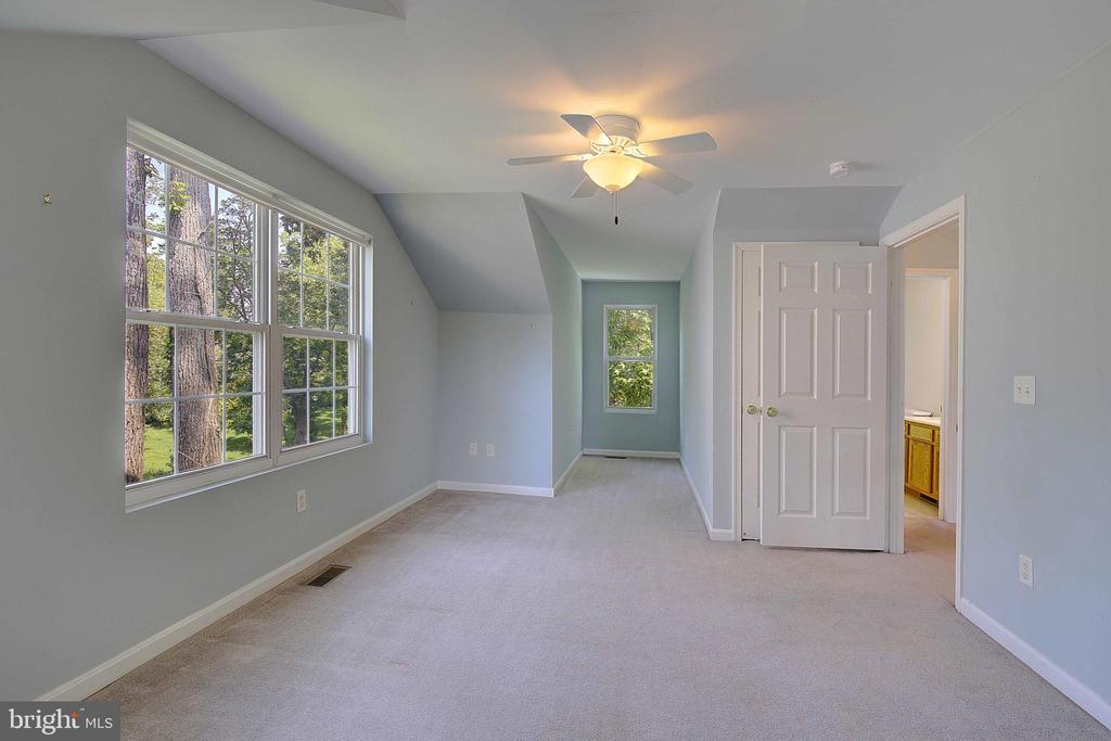 3592 LOCH HAVEN DRIVE