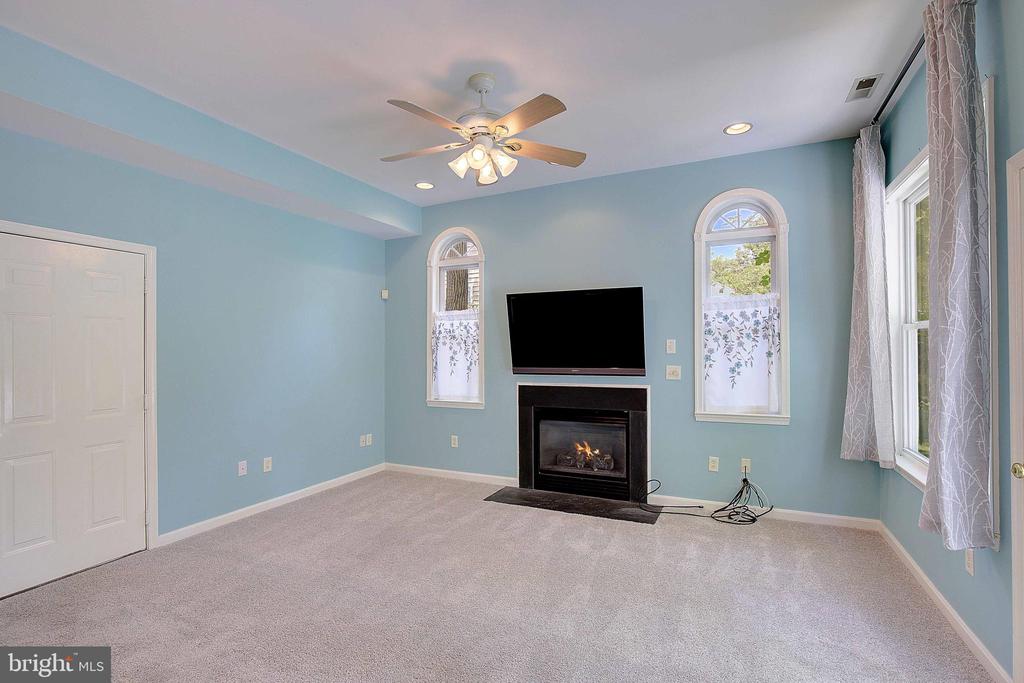 3592 LOCH HAVEN DRIVE