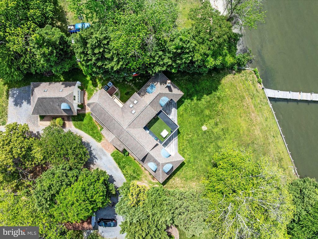 1601 CLIFF DRIVE