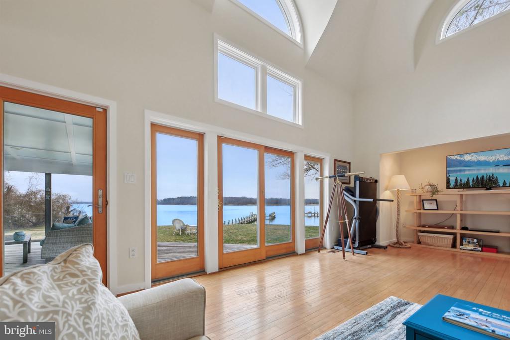 1601 CLIFF DRIVE