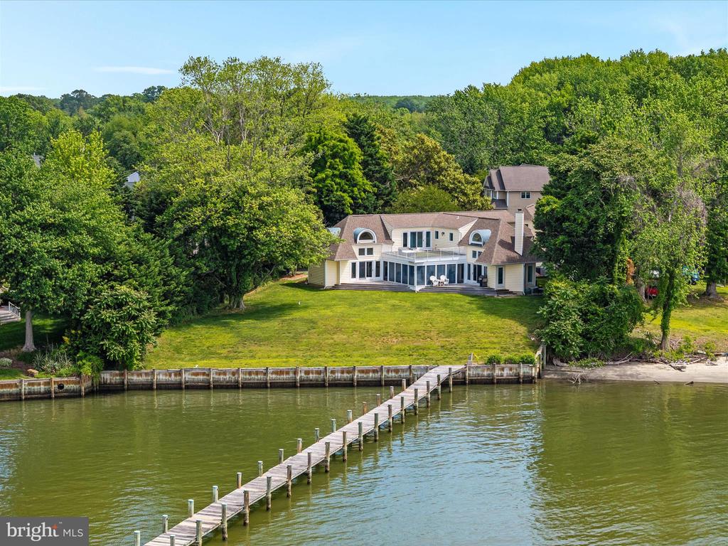 1601 CLIFF DRIVE