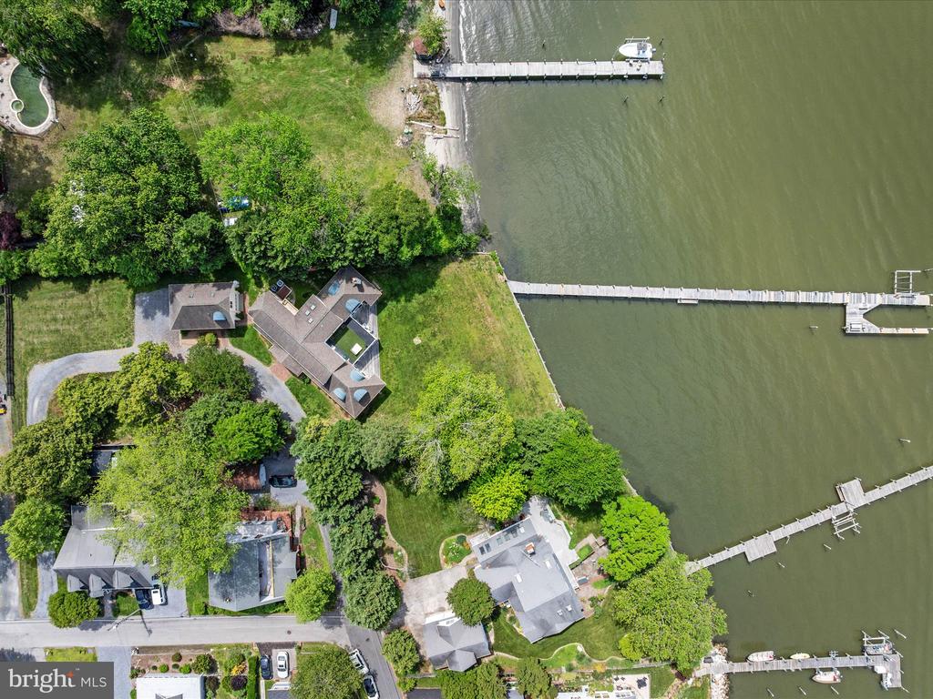 1601 CLIFF DRIVE